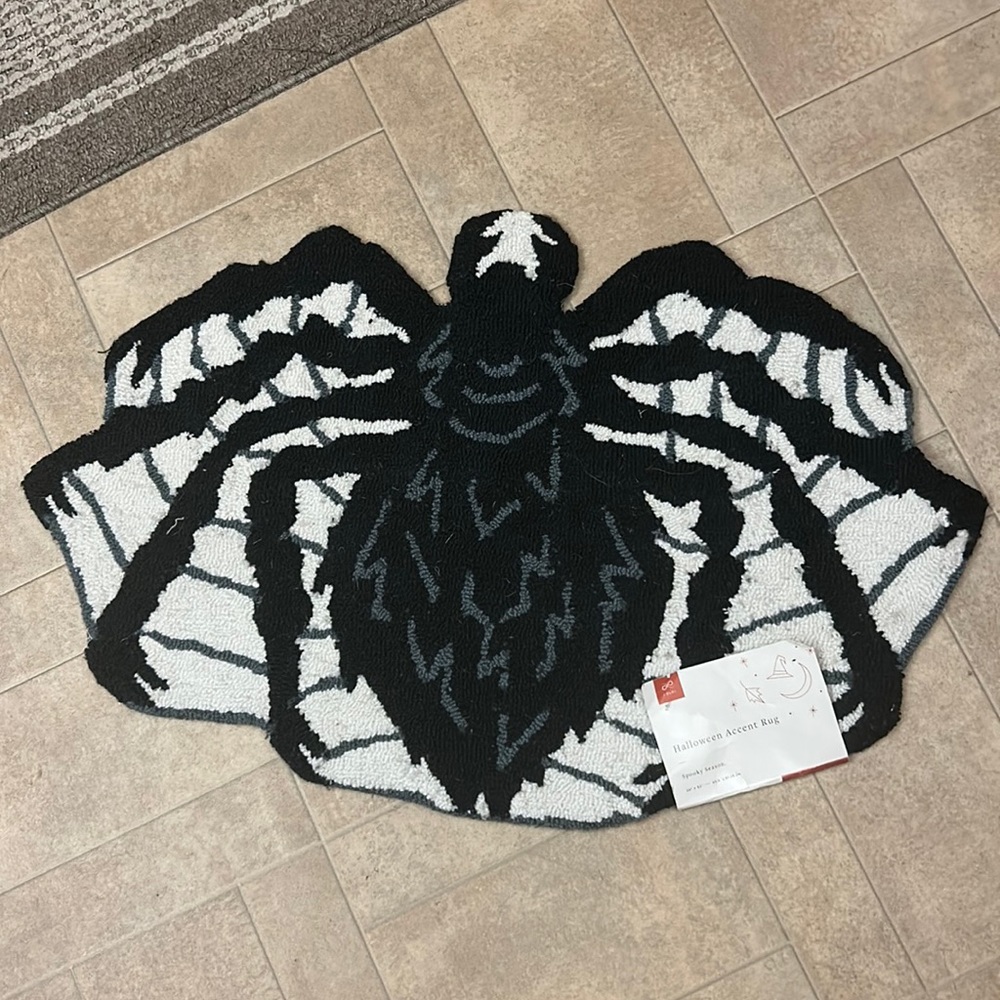 LOLOI Spooky Season Halloween Hand Hooked Spider Shaped Accent Rug
